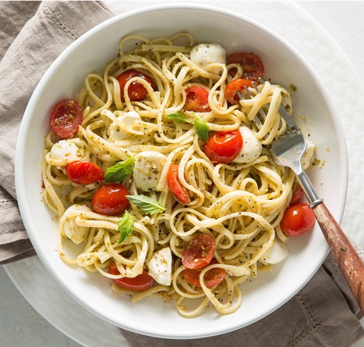 Pasta with Pesto, Cherry Tomatoes and Mozzarella