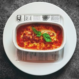 Печен пипер с доматен сос и кашкавал